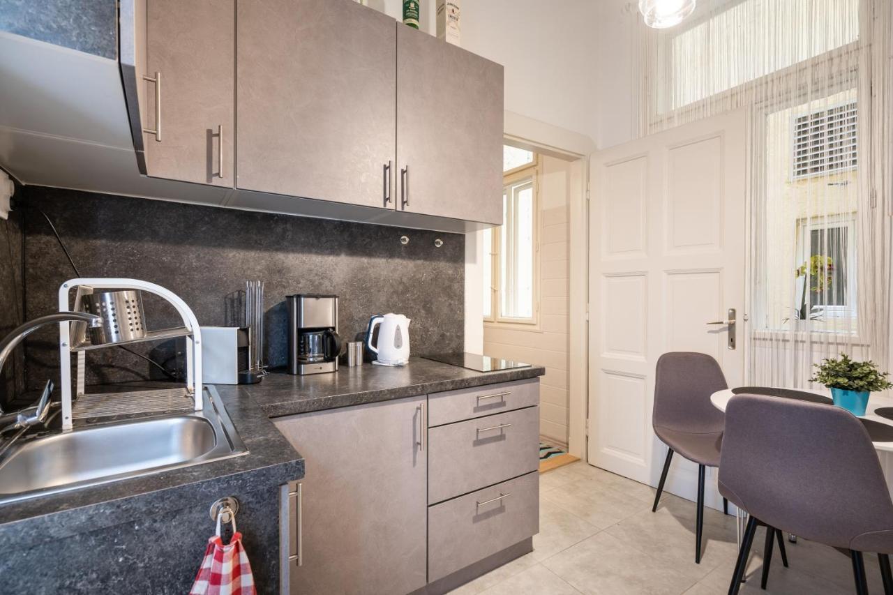 The White House Apartment Budapest Esterno foto