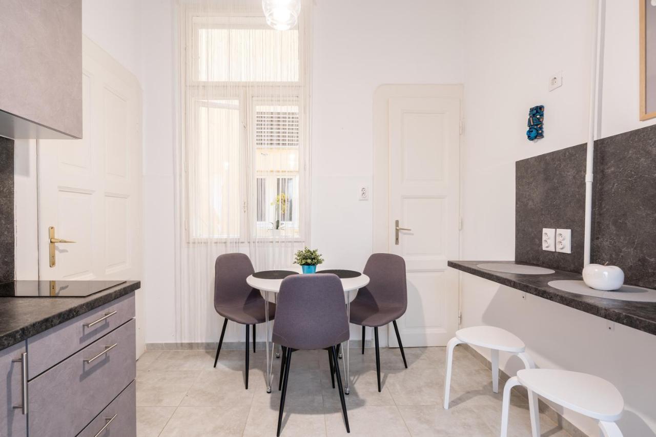 The White House Apartment Budapest Esterno foto