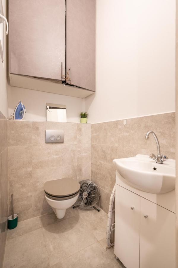 The White House Apartment Budapest Esterno foto